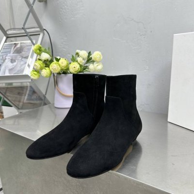 The Row 小众潮牌 24Ss 秋冬新款圆头简易短靴裸靴！ 款式新颖独特范，没有过多的装饰设计，简洁又时髦，做工精细，真的一定要入手，超级百搭好看，版型超正