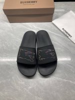 130￥Burberry巴宝莉新色平底鞋拖鞋休闲拖沙滩鞋一字拖鞋 码数：3646