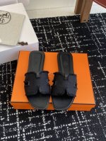 东莞代购级 官网同步飞机盒包装 Hermes 爱马仕春夏经典款 东莞产 H拖鞋 经典H拖，每个夏天必入的款式！每个女孩 愿望List必收款之一！日常穿搭，还是出