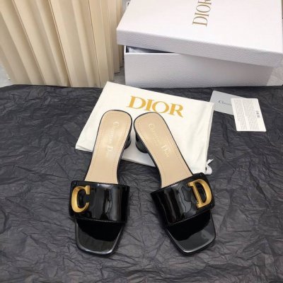 迪奥 Dior 春夏新款c‘Est 女鞋 Cd字母logo金属扣平底拼色凉鞋 方头圆柱粗跟果冻色一字拖鞋 市面顶级版本 材质:鞋面进口牛漆皮 进口天鹅绒+水染羊