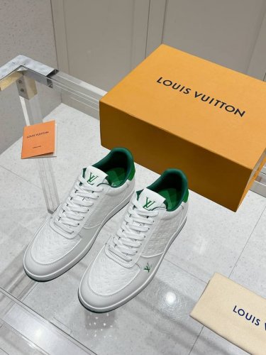LV家 新款 休闲小白鞋 男款简单时尚 轻便舒适 码数：39-44 45订