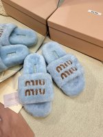 Miumiu顶级版本 2024秋冬潮品毛毛拖 ！1：1开模秒杀市场一切版本 欧美名媛 明星 网红girl 大爱款 ，冰岛进口羊毛 单色羊毛蓬松柔软 亲肤柔软冬季
