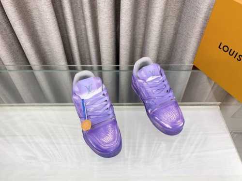 Lv板鞋系列 工艺款，手工擦色做旧款2024新款，Lv Trainer Maxi运动鞋将成衣系列的宽松廓形引入virgilabloh笔下的lvtrainer运动