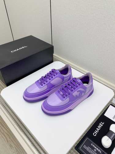 小香chanel2024Vs春季新款休闲系列 顶级系列 非市场通货 欢迎对比 新款拼色休闲鞋 这款百搭的板鞋，休闲鞋，上脚后属实好搭！ 酷毙了 黑白搭的熊猫鞋可
