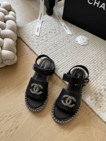 Chanel 25c早春新款链条凉鞋系列！顶级版本！抢先发售要高货的看过来鞋面牛皮 内里羊皮 原版防滑大底码数：34-41 定制不退不换