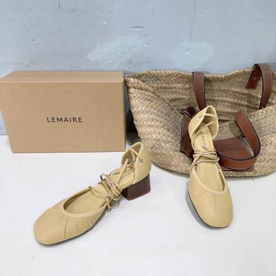 高品质出厂 ！小众潮牌 Lemaire 25春夏走秀新款绝美玛丽珍芭蕾舞鞋绑带平底、粗跟中空单鞋凉鞋！上脚真的超级舒适 低调简约又不失高级 随意慵懒 小鸡黄色也