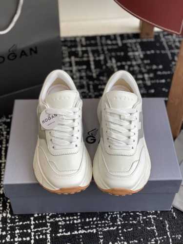 代购级女款 男款 Hogan系列 情侣 运动鞋 25ss新款 Hogan 运动鞋贾玲同款本款H601系列运动鞋兼具个性设计和复古元素，轻便鞋底沿袭系列款式，增添