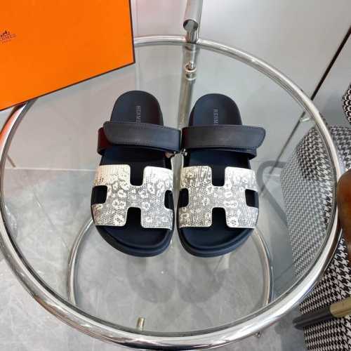女 男 新色 Hermes 爱马仕h家chypre系列 魔术贴二舅拖鞋 顶级品质 鞋面：进口头层石头纹牛皮 手掌纹牛皮 渐变色牛皮 山羊皮 羊京 牛仔布 垫脚混