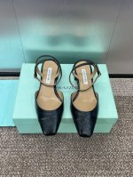 工厂价顶级版本方头女士高跟鞋，这款“Frenchflirt”中跟鞋散发着随性优雅的巴黎风情，它与羊皮面革制成，设有醒目的黑色皮革鞋头和稳当的3.5厘米粗中跟，不