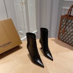高端版本出厂价 Burberry 博柏利 Burberry 博柏利英国奢侈品牌， 最新独家推出系带骑士短靴 Burberry博柏利英国奢侈品牌，油蜡双变色，原版