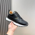 工厂 Boss 新款男仕运动鞋 知名运动品牌新款隆重上市 以奢华高端设计出货 鞋面选用原版皮革制作 羊皮垫脚 叠层设计鞋面线条感层次分明，轻质橡胶大底 轻奢风格