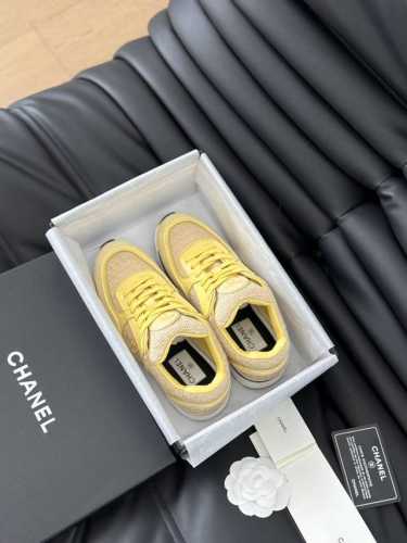 P皮面 Chanel 24B新色运动鞋 复古感拉满，皮面拼毛巾布，柔软透气。 高品质原版亮光大底 Size:35–40