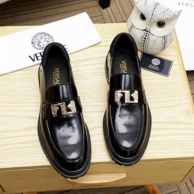 范思哲 VERSACE 新款前卫百搭时尚男鞋私版开模，1：1复刻..时尚干脆、进口头层牛皮。水染皮内里；大气个性更潮更抢眼更追求档次这个夏季它将颠覆旧念，与您共