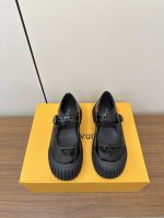 louis Vuitton Lv乐福鞋 大头鞋 马丽珍单鞋 经典 复古时尚马丽珍大头皮鞋 超级耐看 鞋面最新lvlogo 设计更加彰显品质 高品质 细节无可挑剔
