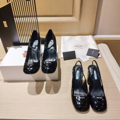 皮扣款亮皮面 顶级包装配套最高版本 PRADA 普拉达春夏新品， 顶级版本 实力来袭！Prada Glow限时店很闪亮的单品 玛丽珍单鞋 9cm黑漆高跟，黑色款