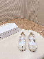 布面 ，皮面 ，Maisonmargiela 马吉拉 Mm6 分趾鞋休闲小白鞋！文艺风，靓丽多彩少女感扑面而来，不容错过的时尚单品 简单又有格调的美 跑量扛把子