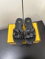 Fendi 芬迪2025新款老佛爷双F老花一字厚底拖鞋 鞋面：进口原版材质 内里：进口羊皮 鞋底：原版开模鞋底 Size：35-42 女40.41.42定做不退