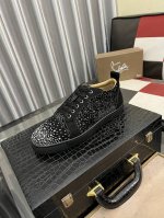 出厂价： Christian Louboutin Cl红底鞋 专柜烫钻系列，休闲板鞋 独家热款发布活动乳胶垫脚成品大底车线全球供货 顶级版 ：原版进口牛皮鞋面，