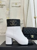 厂价 Chane* ｜小香23S秋冬新品 巴黎走秀款菱格粗跟靴子系列 鞋柜里常青的系列单品 一般碰到这个类型的靴子可以多入哦～ 具有名媛气质 又带着一丝不经意的
