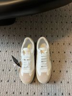 Prad* 普拉达 25 最新Downtown Bold系列 厚底 三角标 休闲 小白鞋运动风设计搭配精致细节。采用穿孔皮革打造，个性的厚底呈现别具一格的现代风