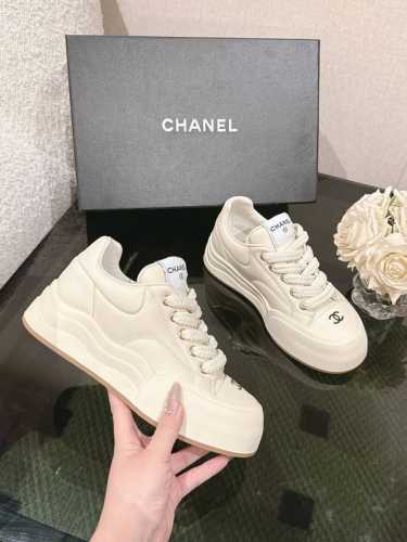 Chanel 25C 春夏专柜新款休闲运动鞋 天花板顶级品质这款靴子真的是小个子福星，厚底5cma 更精致一点，显腿瘦，关键是上脚很舒服鞋面：进口牛皮 内里：羊