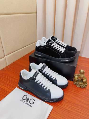 实价： Dolce＆Gabbana DG 3D手绘重工系列，原版进口头层牛皮羊皮内里，上脚轻便、舒适 、百搭、原版特供大底深受潮流男士的青睐欢迎对比品质精致奢华