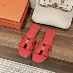 Hermes 爱马仕h拖鞋oran凉鞋系列时尚又百搭 超级舒服 每个细节都做到极致 原版swift小牛皮 原版1:1独家私模鞋面 原版真皮沿条大底 包装 每对鞋