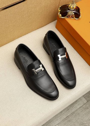 商品商标：Hermes 爱马仕 休闲皮鞋正码码数: 38-44 45.订制商品材料：精选 进口头层小牛皮鞋面+奢华五金扣，进口牛皮内里 强烈立体视觉效果，原版大