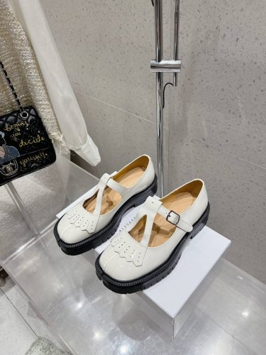 Maisom Margiela Mm6马吉拉经典分趾乐福鞋 这双热度超高的单品 必须人手一双入手了 不能错过的单品 炸裂了 独家原版购入开发 不能错过的一款 鞋