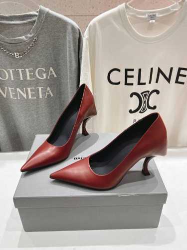 高版本出厂 BALENCIAG*巴黎世家2025ss春秋新款高跟鞋单鞋非常舒服的高跟鞋，极简设计理念，版型显瘦好穿颜值与实用性并存鞋面：进口胎牛皮内里：进口羊皮