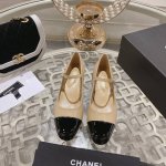 24Ss新款Chane*小香单鞋这款单鞋帅气中带着少女的活泼俏皮 将心情与魅力一同拉满 别致又出彩！轻松游走于通勤和休闲场合 做个漫不经心的时髦优雅女子～一年四