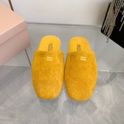 出厂价 Miumiu 秋夏系列穆勒鞋拖鞋包头小羊毛半拖zp开发 原版拆卸 对版拖鞋秒杀市面版本 Miu真的太少女啦 超级柔软舒服的脚感 材料：进口羊毛 原版橡胶