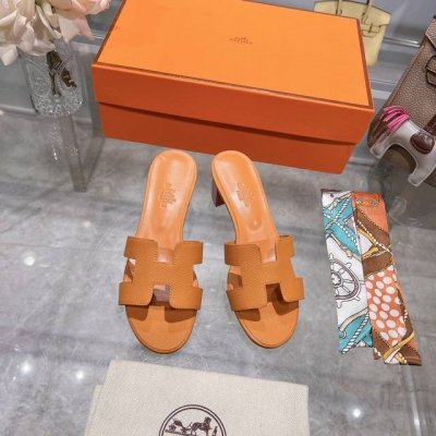 粗跟 出厂价 Hermes 爱马仕h拖鞋oran凉鞋系列 时尚又百搭 超级舒服 每个细节都做到极致 原版swift小牛皮 原版1:1独家私模鞋面 原版真皮沿条大