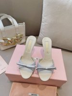 高版本出厂 MiuMiu*缪缪 24春夏满钻走秀款 小猫跟拖鞋走秀款出现在各大时装杂志封面 各路明星、小红书博主着用～全新复古上脚尤为惊艳到你的一款闭眼入都是不