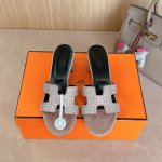中跟钻面出厂价P Hermes 爱马仕H拖鞋Oasis 凉鞋系列 时尚又百搭 超级舒服 每个细节都做到极致 原版Swift小牛皮 原版1:1独家私模鞋面 原版真