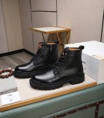 出厂价 爆款ugg 来自澳洲温暖奢侈品牌男鞋，官网同步、贝克汉姆男款..，采用进口头层打蜡牛皮制作，鞋头打蜡 澳洲真羊毛内里 精心缝制而成..进口橡胶马丁靴大底
