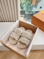 G021高版 Louis Vuitt路易威蹬lv毛毛拖 限定款居家酒店拖鞋 皮草拖鞋頂级品质水貂打造！超温暖的感觉，穿上仿佛踩在云朵上 经典水貂精致高级！ 面料