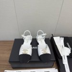 chanel 25P 新款 玛丽珍 中空凉鞋系列—— 平底芭蕾便鞋 P370 专柜简直疯抢了，各大社交平台热门晒图，这期的走秀款绝对太帅了，绝对是这一季最热门的