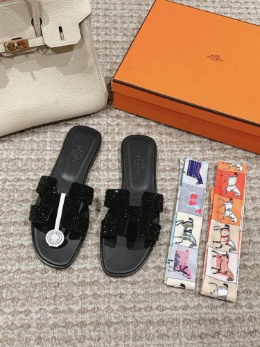出厂价 钻面系列 Hermes 爱马仕h拖鞋oran凉鞋系列 时尚又百搭 超级舒服 每个细节都做到极致 原版麂皮 原版1:1独家私模鞋面 原版真皮沿条大底 包装