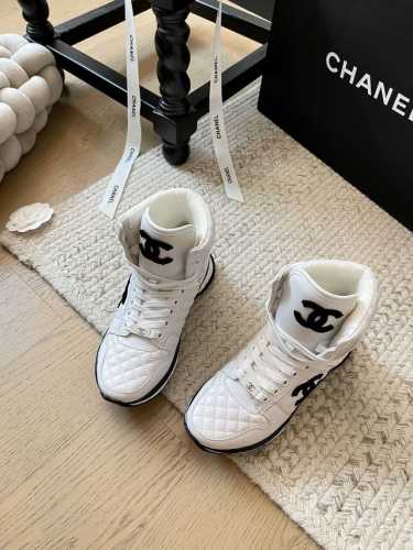 Chanel 24K新款菱格熊猫高帮运动鞋！ 新款抢先发售！ 最新配色 顶级版本 鞋面牛皮 内里羊皮 原版大底 码数：35-41 定制不退换
