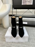 Isabel Marant 2024 Aw 秋冬经典复古短靴 西部风裸靴主宰 24Ss秀场，牛仔靴无疑是历久弥新的其一鞋款，而秋冬系列靴履则是超脱经典的出色之作