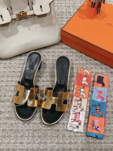 出厂价 Hermes 爱马仕oasis凉鞋系列 时尚又百搭 超级舒服 每个细节都做到极致 原版1:1独家私模鞋面 原版真皮大底 包装:每对均配两条h家vip丝巾