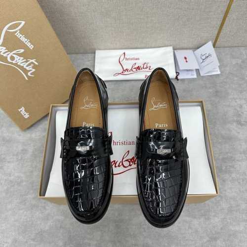 CL 新品乐福鞋皮鞋 Christia* Loubouti* 红底鞋 最新推出此款便鞋 帮面采用进口擦色开边珠牛皮 头层牛皮 牛皮压鳄鱼鞋面倒三角包裹圆形硬币扣