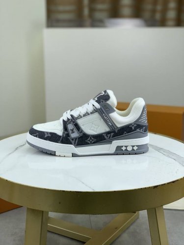 工厂价 跑量价 顶级版本 Louis Vuitton 原单 最情侣新款lv路易威登 * 顶级版本 Lv经典潮鞋！选用进口原版内里.原版耐磨轻便tpu大底！高品质