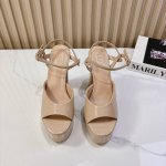 Gucci 25S春夏新品双G钻扣恨天高防水台高跟鞋G家在体现高级感这块 总让人大写的服气看起来蛮简单的款式 但上脚就莫名很高阶 非常性感让你轻松搭配尽显各种风