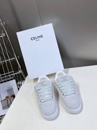 男装10 CELINE思琳最新春夏走秀款情侣面包鞋 这一季运动休闲鞋无论从楦型的轮廓隔板的拼接都让人耳目一新、前后品牌LOGO相呼应、大底边位明显Celine字