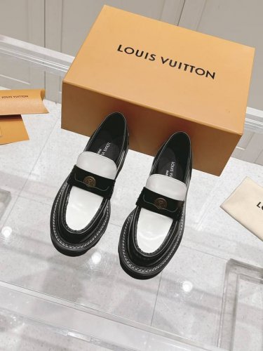 高版 LV 新款 金币乐福鞋英伦复古风 厚底增高单鞋 码数：35-40 40订