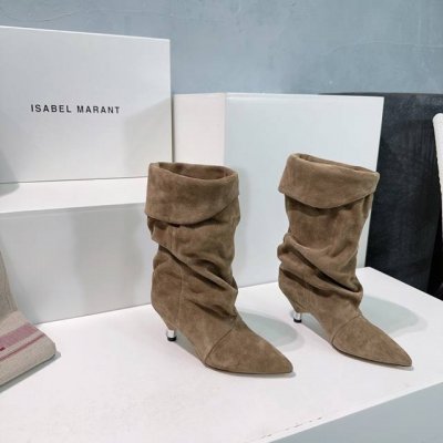 高品质出厂 ！顶级品质isabel Marant 伊莎贝尔24Ss秋冬新款松垮皱面矮跟尖头牛反绒短靴！ 满满家族风格的一款经典女款中短靴标准的欧美风格代表 一个