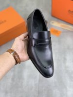 工厂价 实价 水染牛里 爱马仕 爱马仕 男士最新款休闲商务皮鞋！专柜同步上市！面料采用专用进口原版小牛皮，内里采用进口水染牛皮，绝对的奢华打造，引领时尚潮流 配
