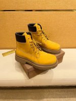 工厂价 。 高帮 P R A D A 普拉达顶级新款专柜同步发售，鞋面意大利进口头层牛皮。全进口真皮内里，完全1比1复刻，鞋底：原厂特供原版底，独家活动成型底超